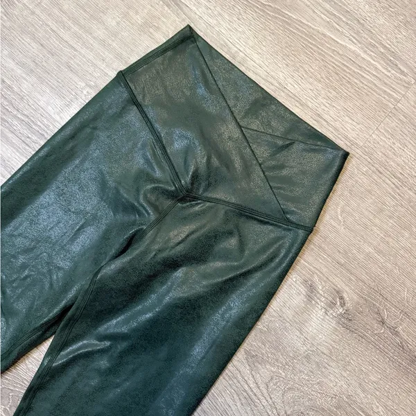 •OFFLINE BY AERIE• CROSSOVER LEGGINGS - Image 3