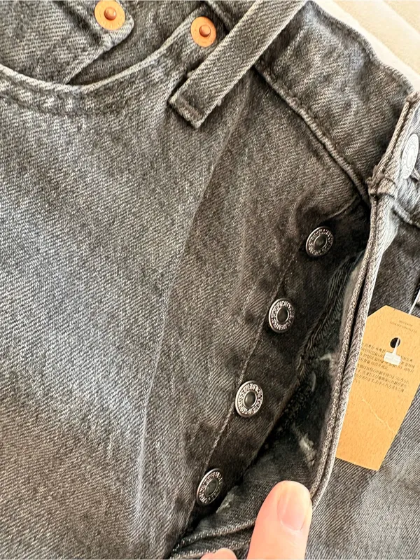 NWT Levi's 501 Women's Charcoal Gray Cutoff Denim Shorts Size 29 - Image 4