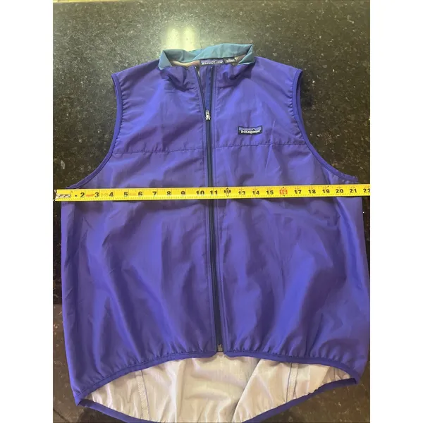 Patagonia Vest Women's Sz med Lightweight Purple Running Zip Up Athletic Workout - Image 6