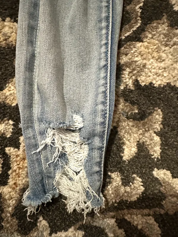 American Eagle Next Level Stretch Super Distressed Jeans size 0 - Image 4