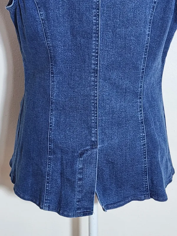 Sugar Lips Medium Wash Denim Vest with Gold Tone Buttons Size Large - Image 4