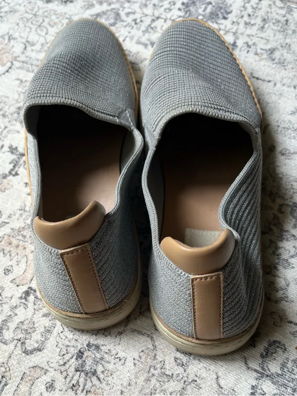 UGG's Silver Sparkle Slip on Shoe in Size 9.5 With Beige Trim - Image 4