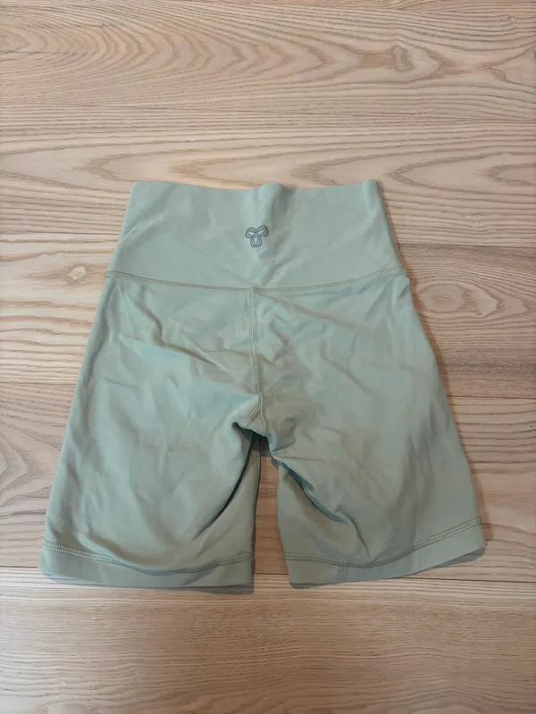 Aritzia Biker Shorts TNA - Image 2