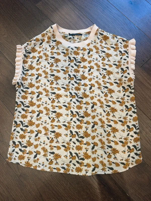 T Tahari Ruffle Floral Cap-Sleeve Top Size XS - C31-001 - Image 2