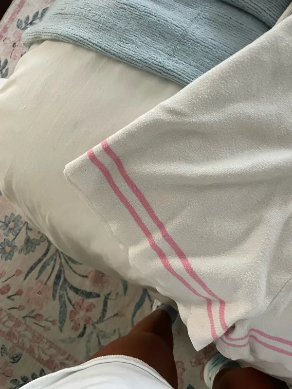 Pink and white lounge shorts set - Image 4