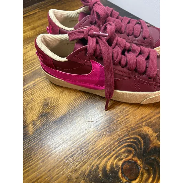 Nike‎ Burgundy And Pink Sneakers Size 5 - Image 3