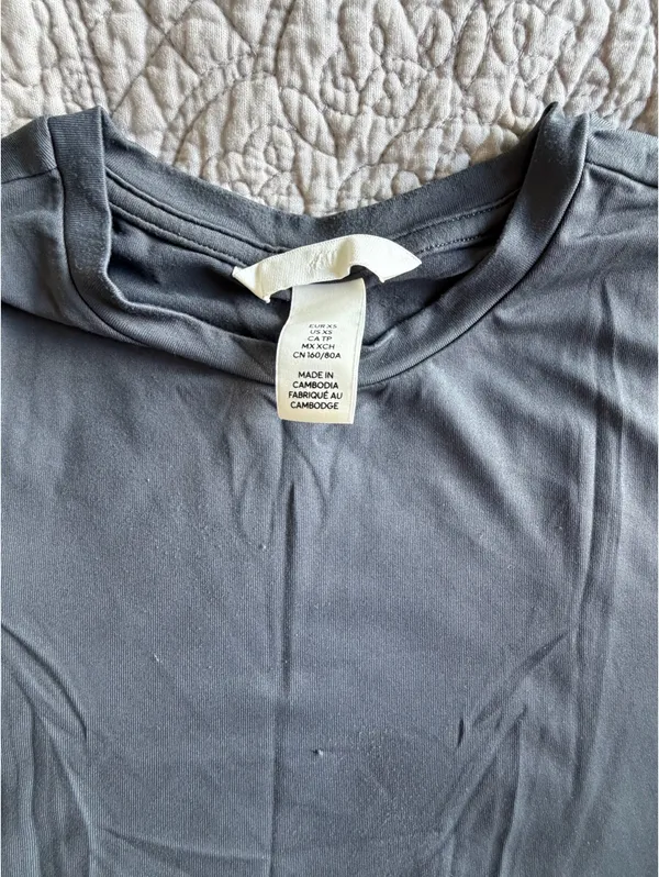 H&M Seamless Grey T-Shirt - Image 2