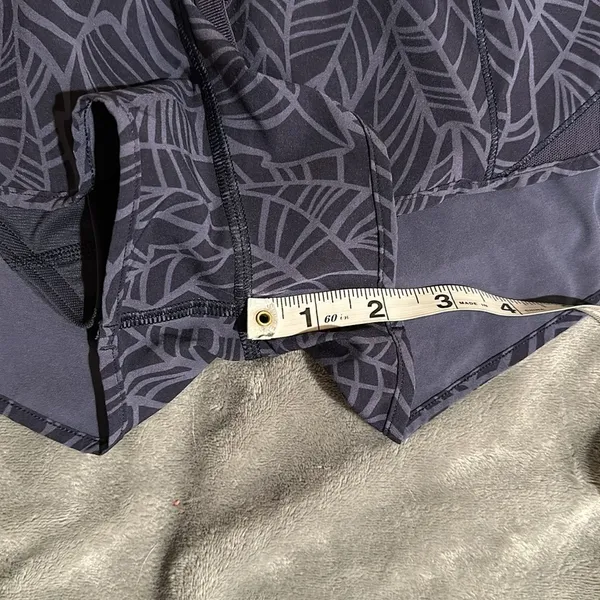 Lululemon Pretty Palm Size 6 Hotty Hot Shorts - Image 11