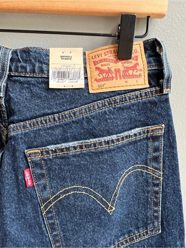 Levi's 501 Original NWT High Rise Straight Leg Jeans Dark Wash Women's Size 30 - Image 6