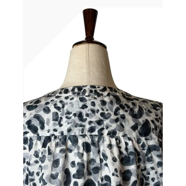 Tommy Bahama Desert Cat Split‎ Neck Top Women Large Black White Leopard Preppy - Image 5