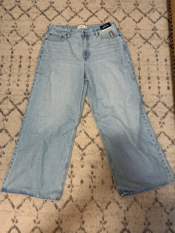 High-Rise Abercrombie Jeans - Image 4