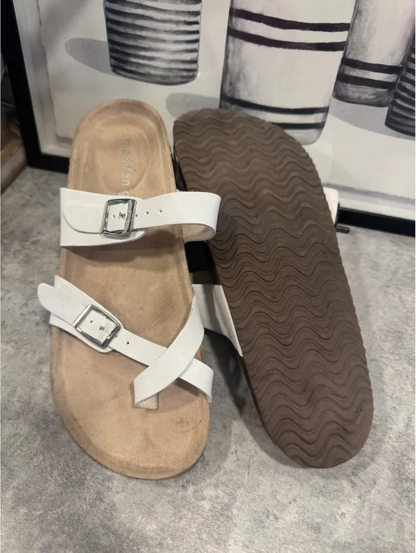 Madden Girl Bryceee Sandal White Criss-Cross Toe Straps Women's Size 9 - Image 4