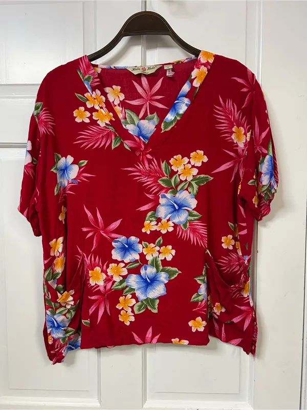 Hawaii Made Hawaiian Top Tropical Floral V-Neck Tunic / Scrub Top- Red Size M - Image 4