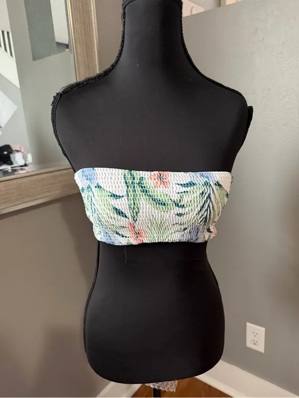 Hollister Tropical Floral Smocked Strapless Lace Back Bandeau Swim Top Small - Image 3