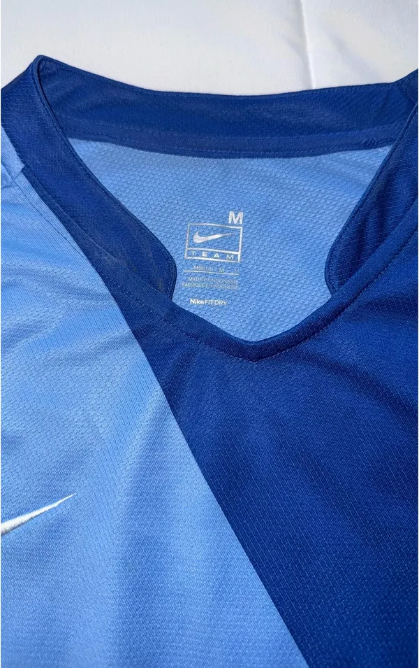 Vintage Nike Cropped Long Sleeve - Image 3