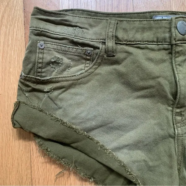 NWT Free People Army Green Denim Jean Distressed Hot Pants/ Shorts Size 26 - Image 5