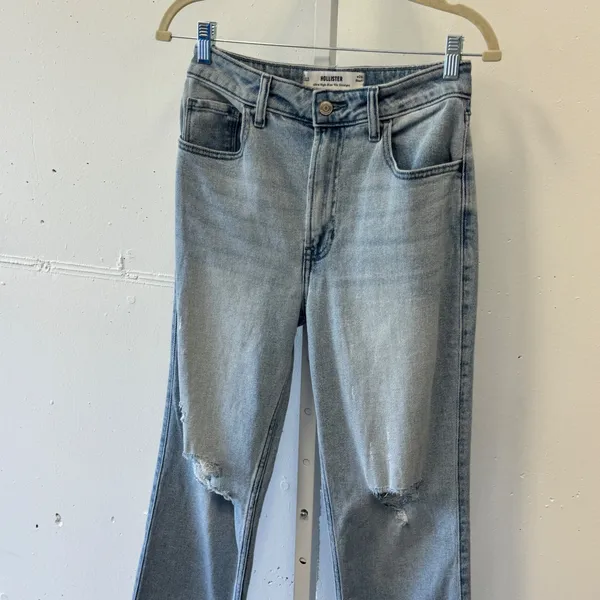 Hollister Ultra High-Rise 90s Straight Jeans Light Wash Distressed Blue W26 2S - Image 3