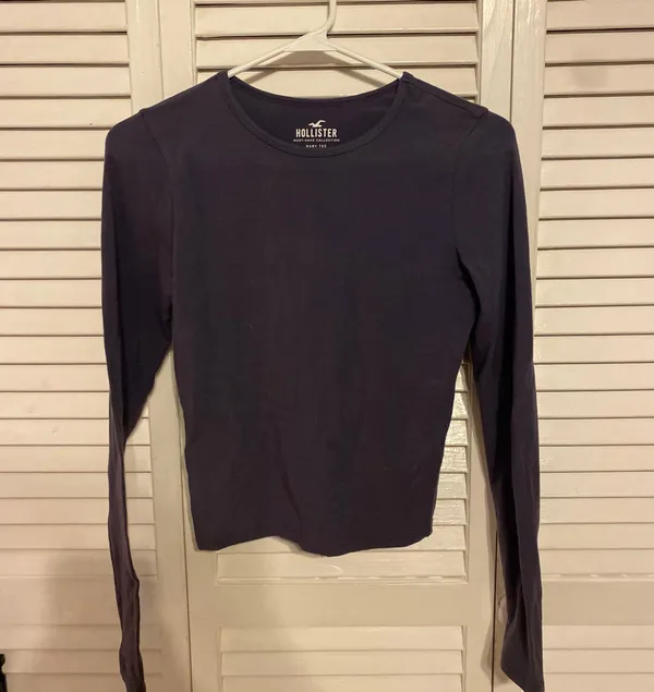 Hollister Baby Tee - Image 2