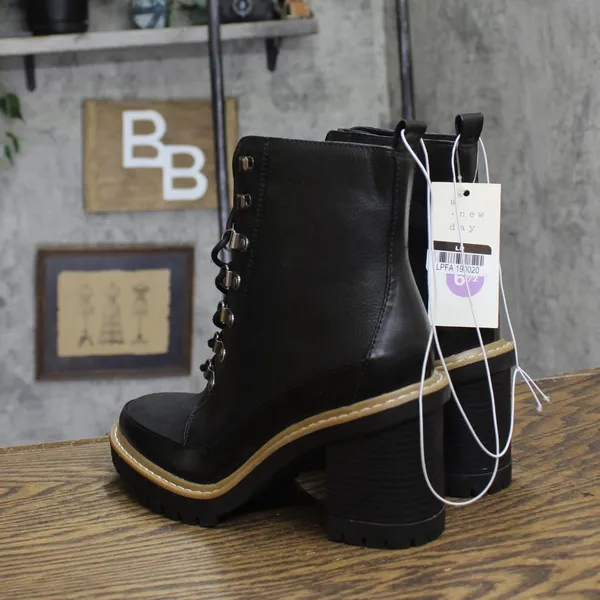 NWT A New Day Womens Tessa Winter Boots 88375335 Black 6.5M - Image 5