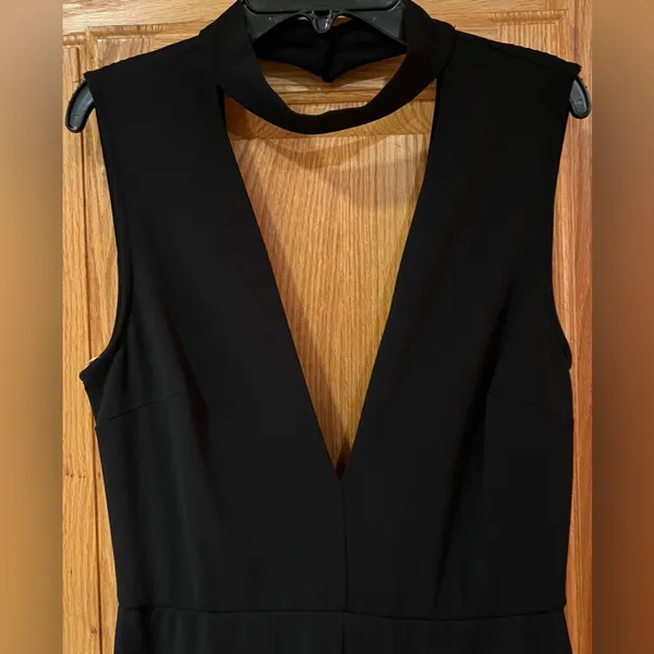 Windsor Black Deep V-Neck & Deep V-Back Cropped Wide Leg‎ Jumpsuit Size Medium - Image 3