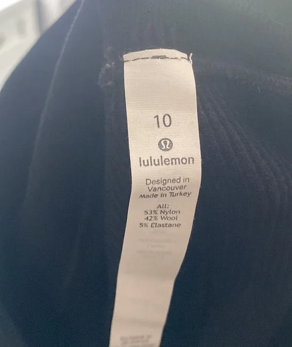 Lululemon Leggings Black with rubbing details - Image 10