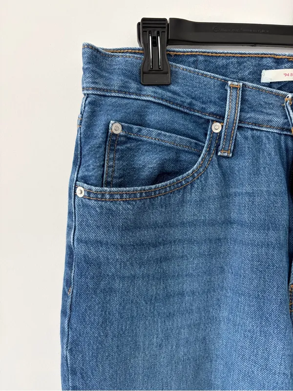 Levi’s ‘94 Baggy Mid Rise Wide Leg Medium Wash Blue Denim Casual Jeans 27 - Image 4