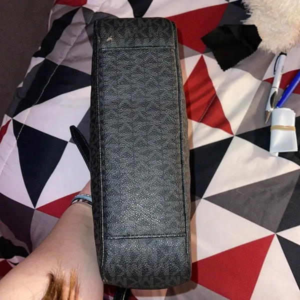 Michael Kors Mk Jet Set Messenger Bag - Image 9
