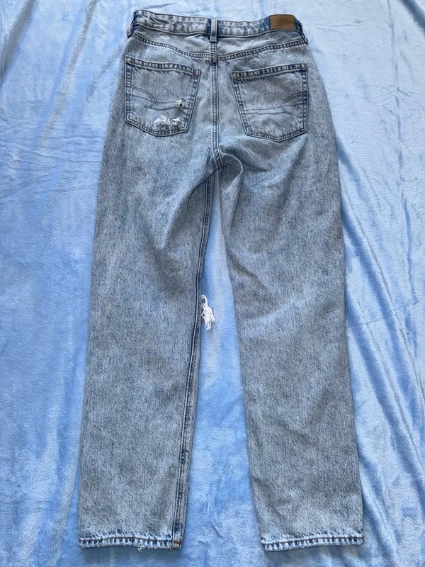 American Eagle Mom Straight Jeans Distressed - Image 4