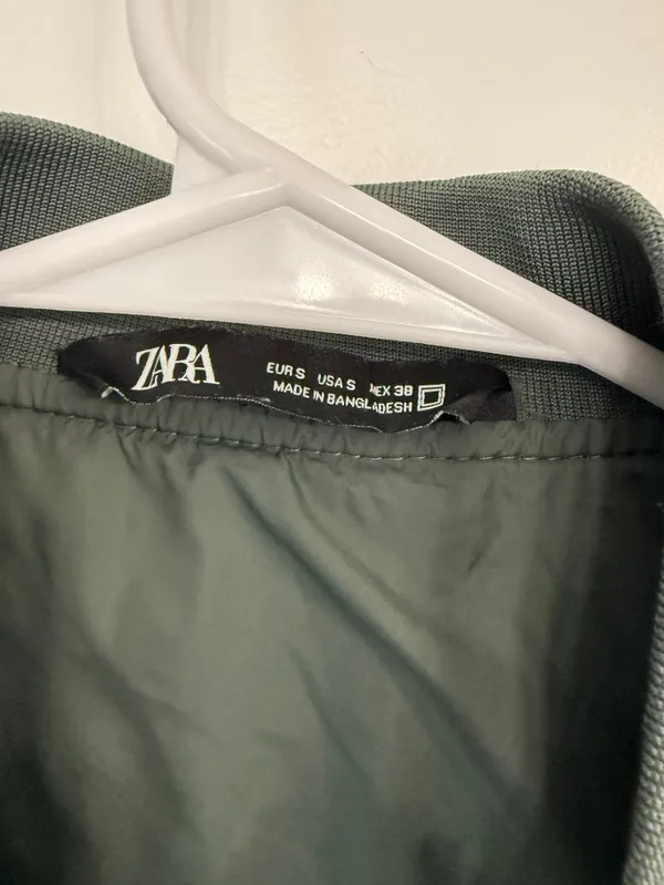 Zara Dark Green Puffer Vest Full Zip Women’s Small - Image 4