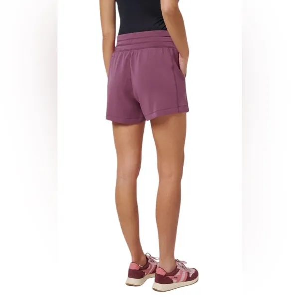 Travis Mathew Skylift Soft Tie Short W/Pockets Sz S in Damson GOLF Resortwear - Image 2