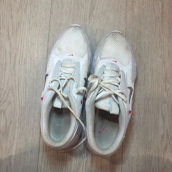 Nike sneakers 8.5 - Image 5
