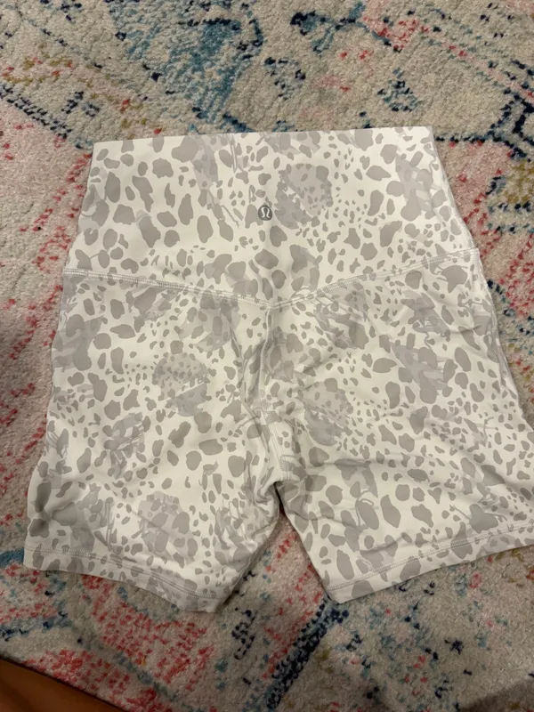 Lululemon Align Shorts 6" - Image 2