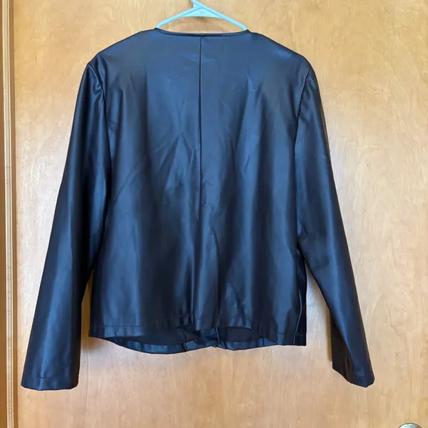 Chico's Faux Leather Jacket Women Size 2 Black Collarless Snap Front‎ 570023417 - Image 3