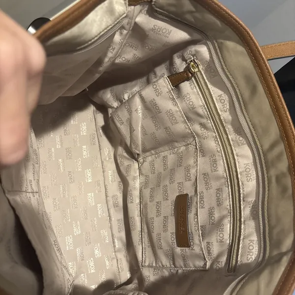 Michael Kors Montauk Nylon & Leather Shoulder Bag/Purse Khaki/Tan gold hardware - Image 9