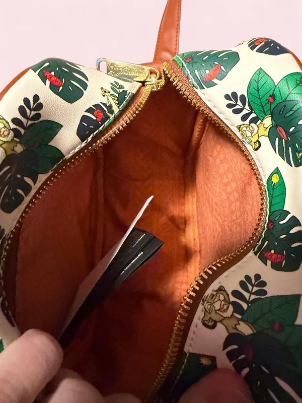 Loungefly Lion King Timon & Pumbaa Tropical Leaf Crossbody Bag - Image 6