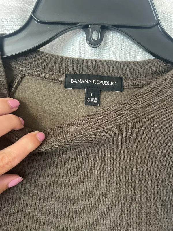 Banana Republic Crewneck - Image 3