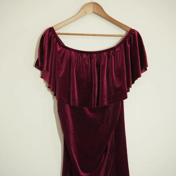 My Bump Maternity Size Medium Velvet Off Shoulder Ruffle Dress Burgundy Bodycon - Image 2