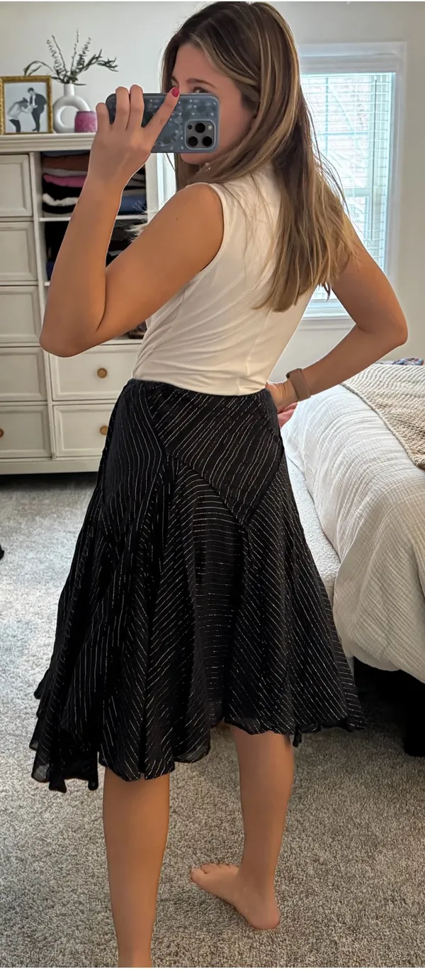 Boutique Black patterned skirt - Image 3