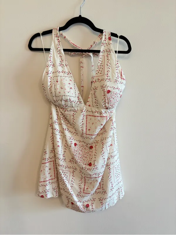 NWT Hollister Cream and Red Floral Halter Mini Dress Size L - Image 2
