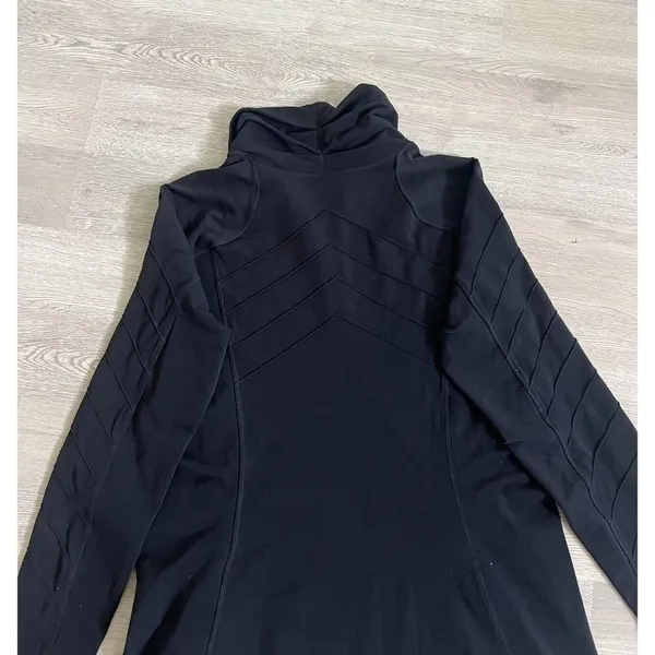 Lululemon 12 Running 1/2 1/4 Zip Pullover Mock Top Black Reflective Chevron - Image 4