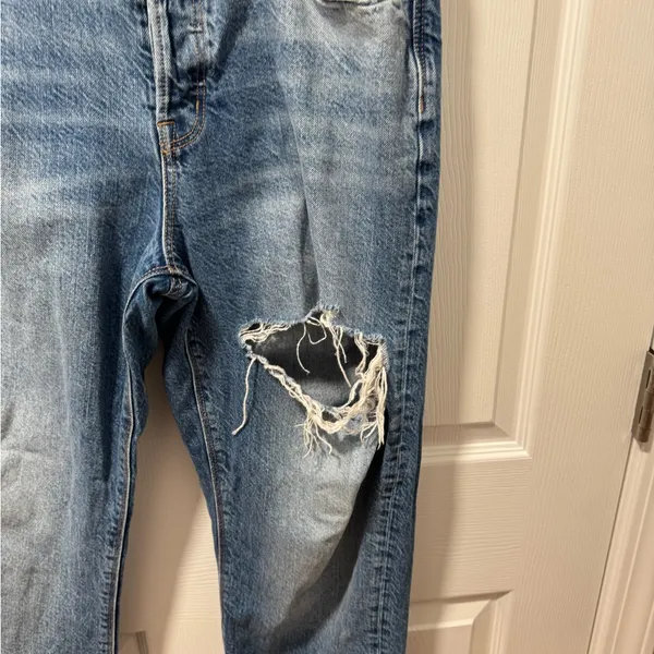 American Eagle Outfitters Women's Blue Distressed Straight Jeans - Image 2