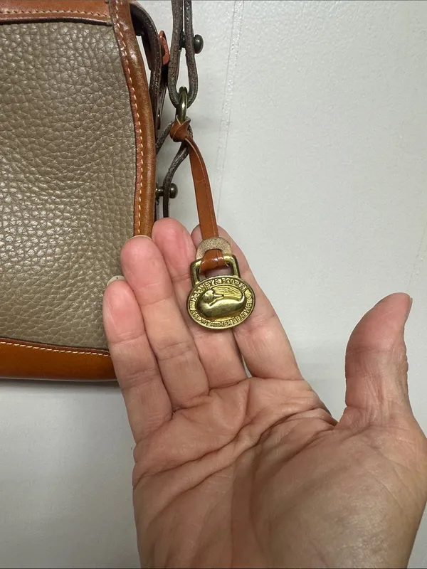 Dooney & Bourke 80s Taupe Pebbled Leather Crossbody with Tan Trim - Image 2