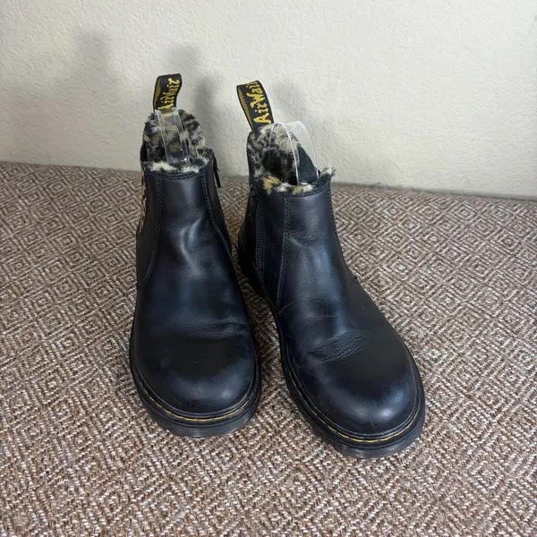 Dr. Martens Air Wair Boots Sz 6l Black Leather W/ Faux Leopard Fur Lining Grunge - Image 2