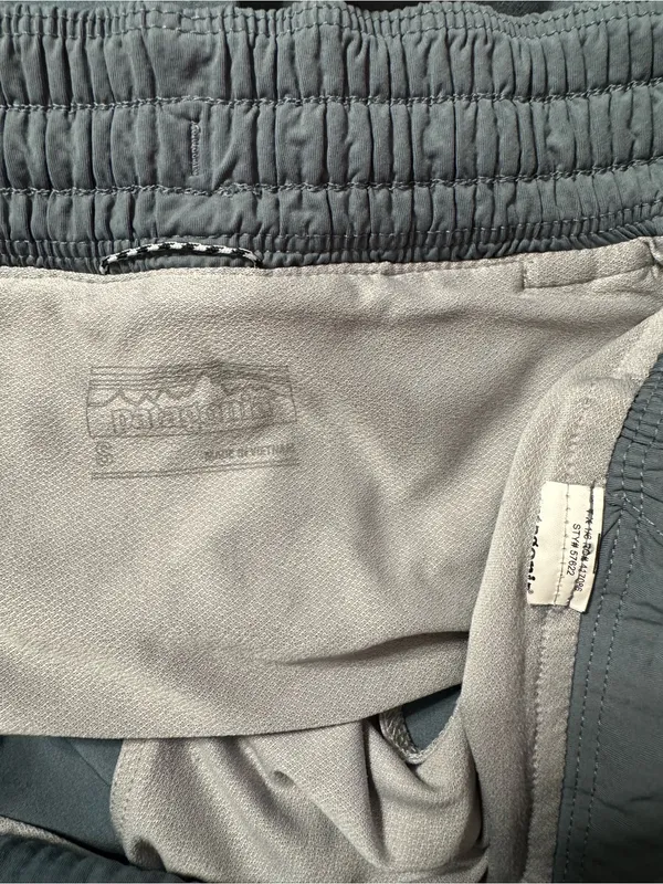 Patagonia Women's Slate Gray Athletic Shorts Size Small - Image 4