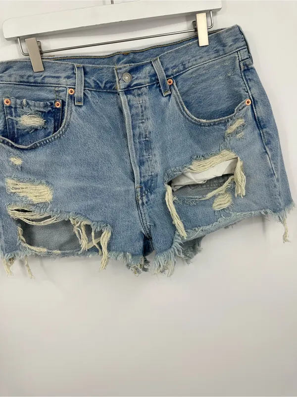 Levi's 501 Distressed Button Fly High Waisted Denim Shorts Size 31 Boho - Image 2