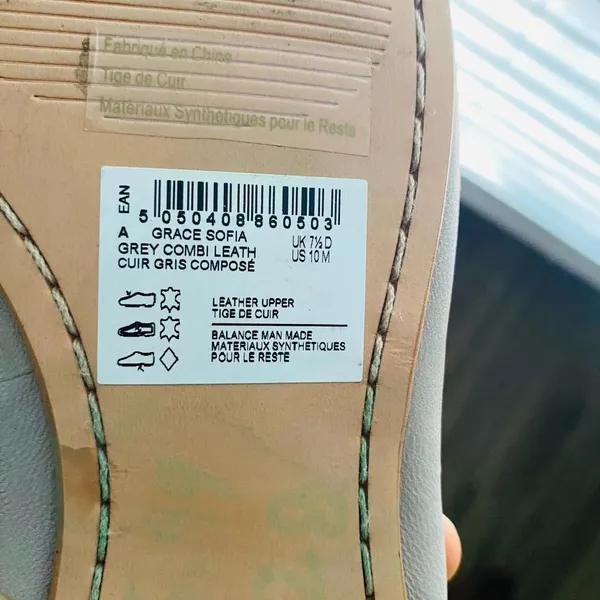 Clarks Flat shoe made for maximum comfort. Size:US:10M. UK: 7.5D - Image 4