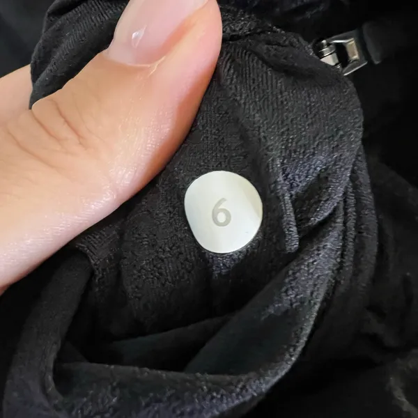 lululemon biking top womens black size 6 sleeveless - Image 4