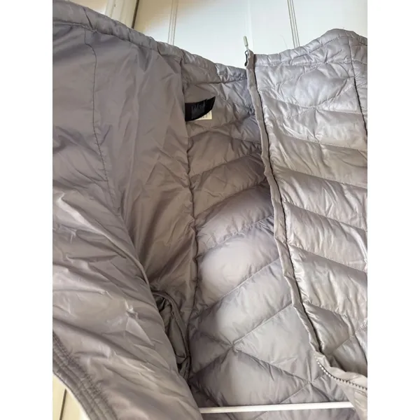 The North Face women's silver gray puffer size medium - Image 9