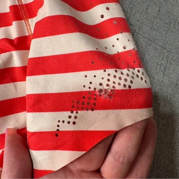 Lululemon Run Light As Air Short Fearless Red Waldo Stripe 2012 Seawheeze Size 8 - Image 6