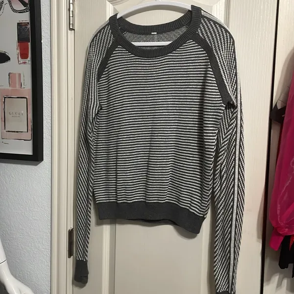 Lululemon Devi Crew Knit Sweater Heathered Gray Cozy Loungewear Winter Cabincore - Image 3
